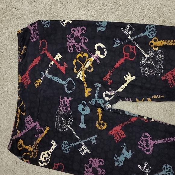 Lularoe tall & curvy key Harry Potter vibes leggings - Picture 4 of 5